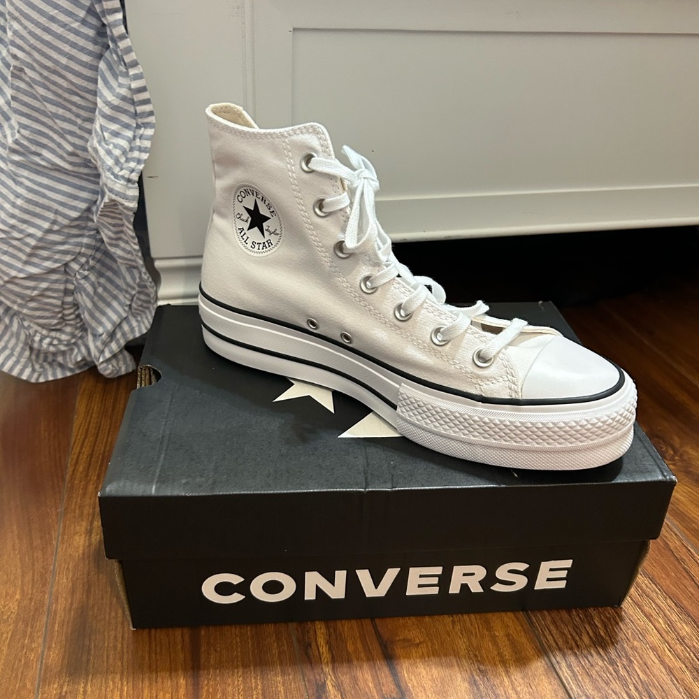 Size 10 white platform high top converse not used